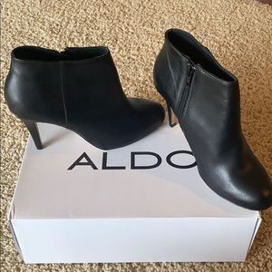Aldo 8 Black leather heel bootie shoe